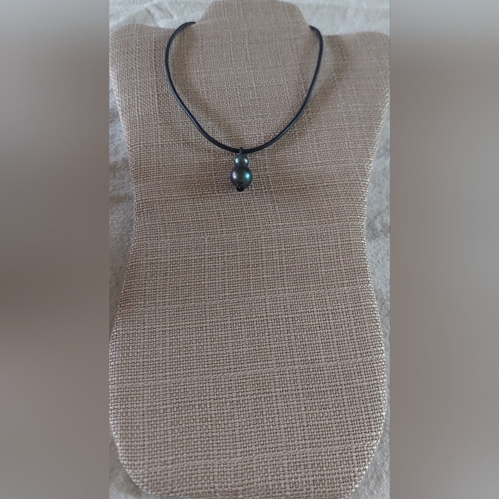 Handmade Peacock Pearl & Black Leather Necklace